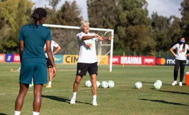 Seleção feminina de futebol
